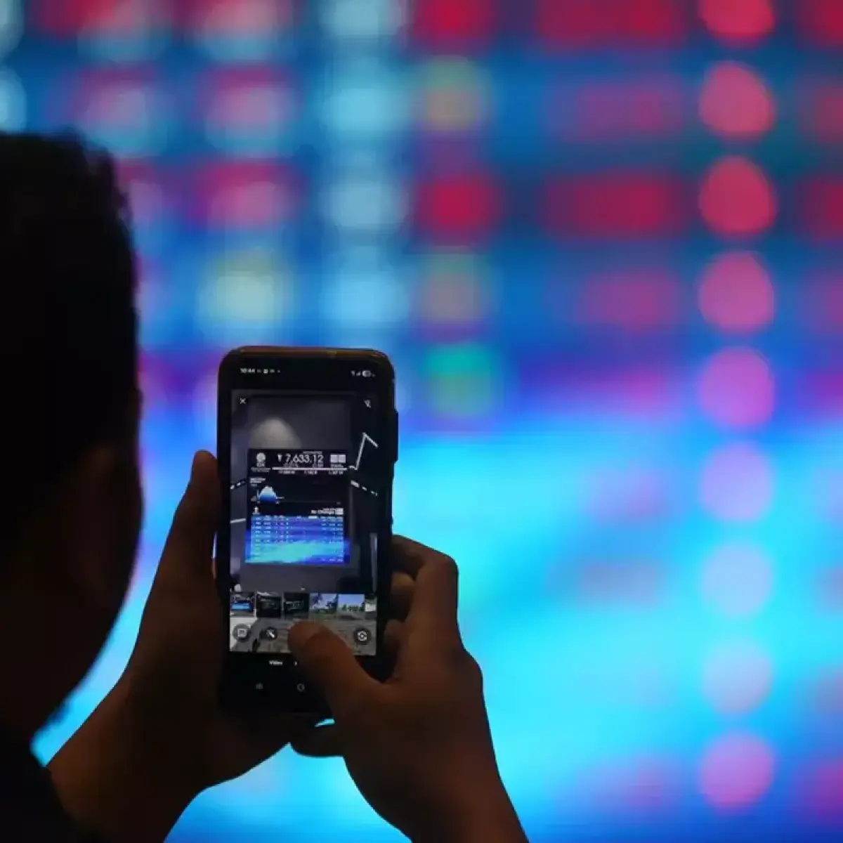 Saham BBCA Anjlok Akibat Tekanan Jual dan Pelemahan Rupiah